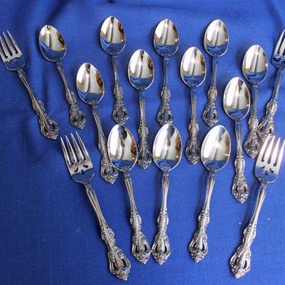 Lot 106: Oneida Michelangelo Stainless 12 Teaspoons, 4 Salad Forks $60