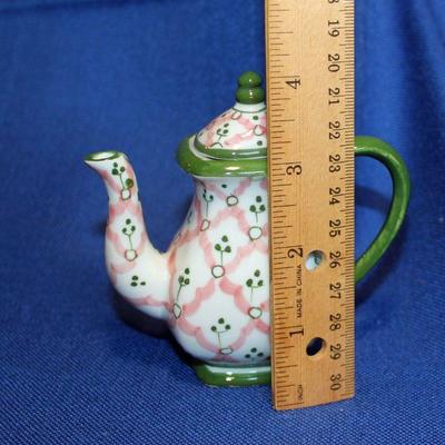 Lot 114 Teapot