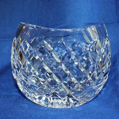 Lot 121: Crystal Vase- small chip on rim   $15