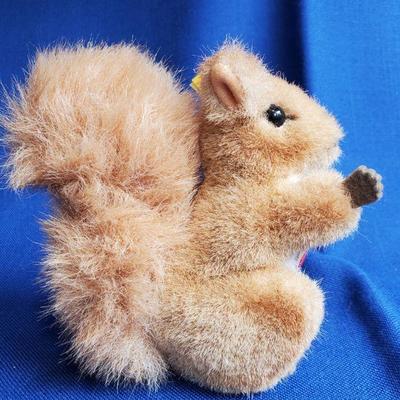 Lot 17: Steiff Squirrel " Possy"  5"    $20