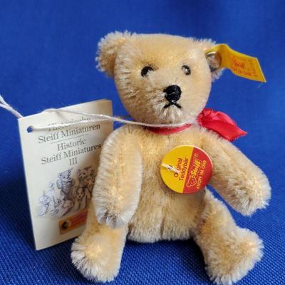 Lot 20A: Steiff Historic Miniature Bear with Tags $15
