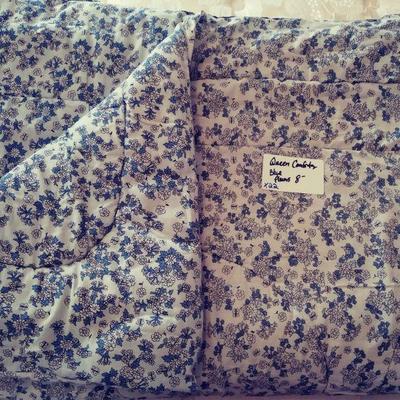 X22 Queen comforter blue flowers
