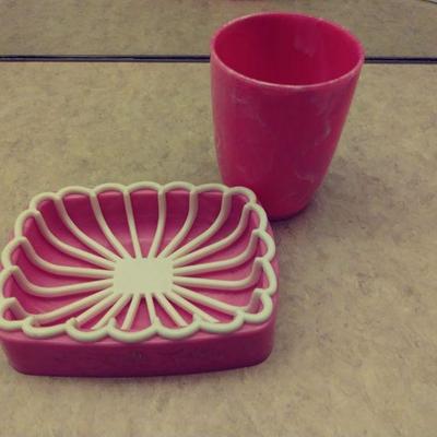 Z35 Vintage soap dish and cup