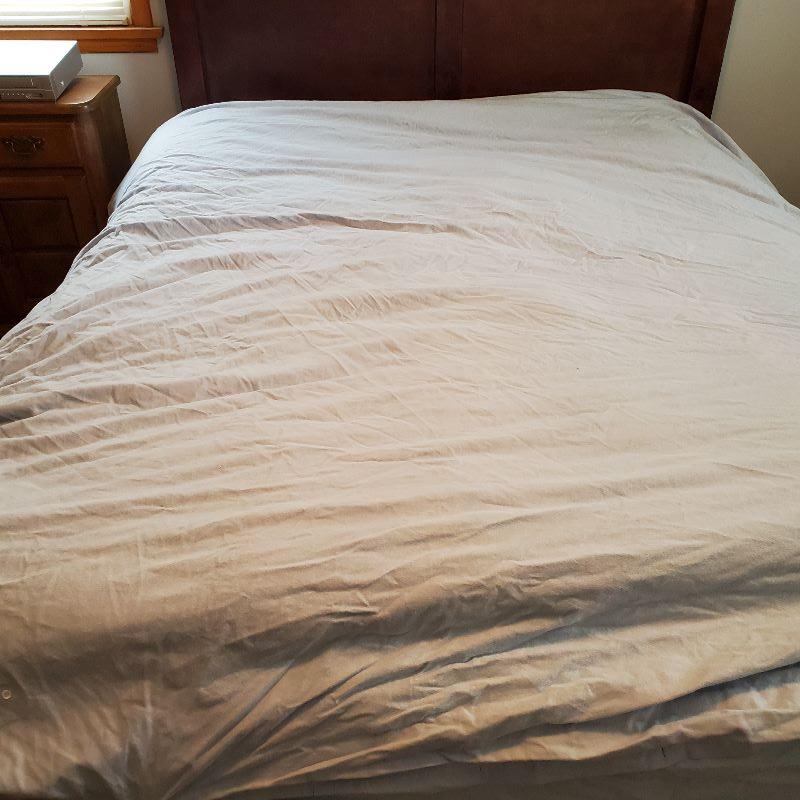 Queen size down comforter and duvet cover