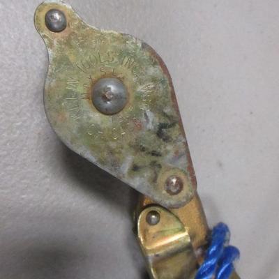 Lot 134 - Lantern Tent Spikes - Outdoor Items