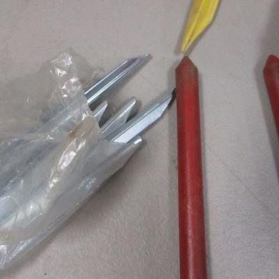 Lot 134 - Lantern Tent Spikes - Outdoor Items