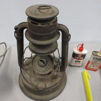 Lot 134 - Lantern Tent Spikes - Outdoor Items