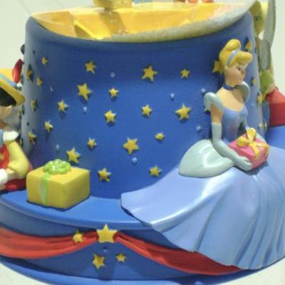 Disney Parks Snow-globe Cinderella, Snow White, etc. 