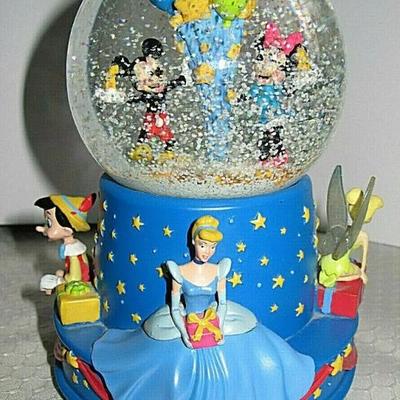 Disney Parks Snow-globe Cinderella, Snow White, etc. 