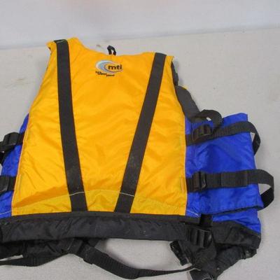 Lot 157 - MTI Reflex Kayaking & Sailing Vest Adult X-Small/Small