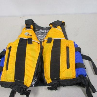 Lot 157 - MTI Reflex Kayaking & Sailing Vest Adult X-Small/Small