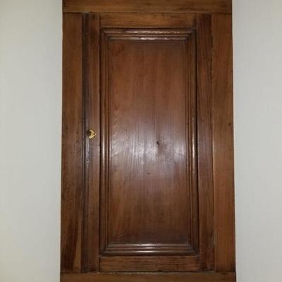 Hanging wall cabinet
