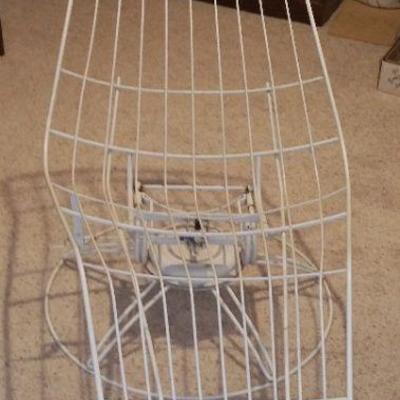 LOT 1  VINTAGE WIRE PATIO LOUNGE CHAIR