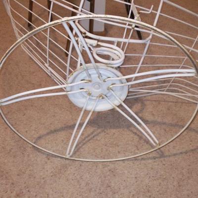 LOT 1  VINTAGE WIRE PATIO LOUNGE CHAIR