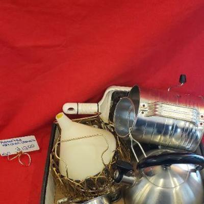 K67 assorted kitchen utensils