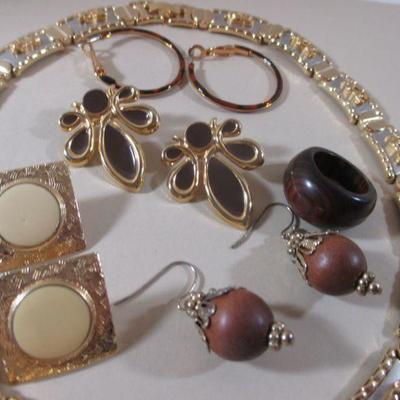 Small Gold Tone Necklace and Earrings and Ring Fashion All Wear 