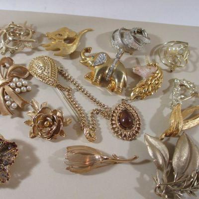  Vintage Lot of Mixed Gold tone Brooches Name Signed and Unsigned  All Wear 