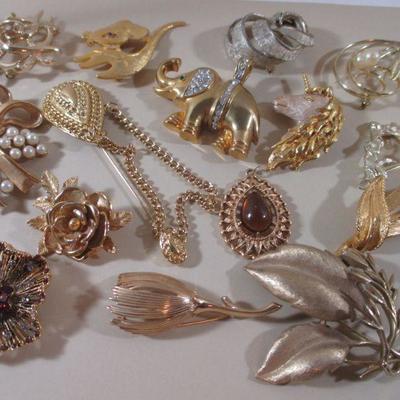  Vintage Lot of Mixed Gold tone Brooches Name Signed and Unsigned  All Wear 