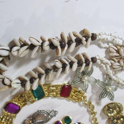Lot of Vintage Costume Jewelry Signed and Unsigned 