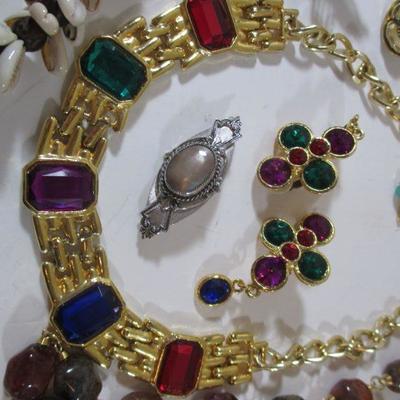 Lot of Vintage Costume Jewelry Signed and Unsigned 