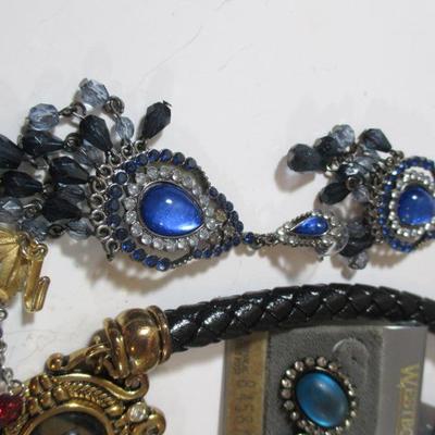  A Lot of Antique, Vintage Collectible Rhinestone Costume Jewelry Lot Some signed 