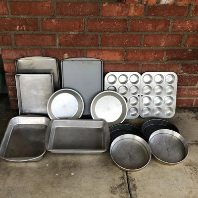 Metal baking pan lot , 13 pieces
