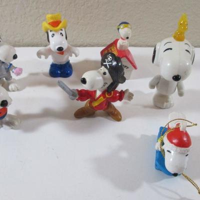 A Lot of Vintage Snoopy Collection  CIRCA the 70's 2-3