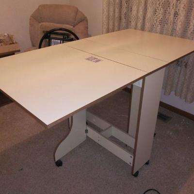 LOT 14  FOLDING PROJECT/WORK TABLE