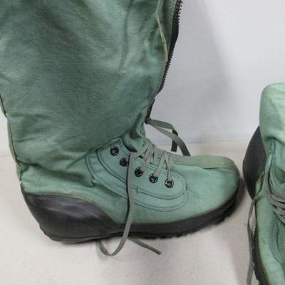 Lot 194 - Extreme Cold Weather Boots - Size Medium