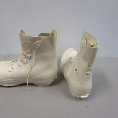 Lot 196 - Cold Weather Boots Size 11 R