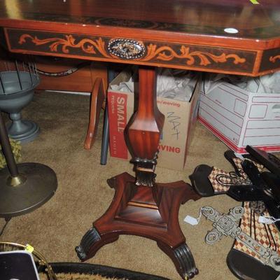 OCCASIONAL PEDESTAL TABLE