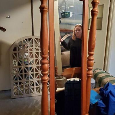 DRESSING MIRROR