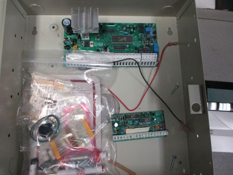 Lot 202 DSC Power 832 Panel Box & Keypad