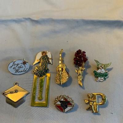 Assorted brooches/pins music, religious etc 
