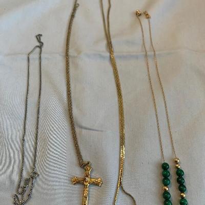 Assorted necklace lot