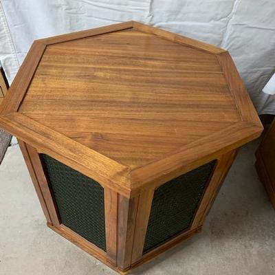 B21 Octagonal Table