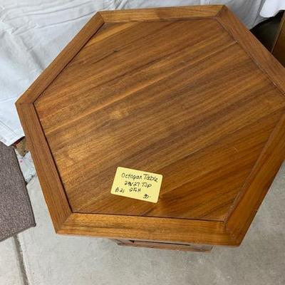 B21 Octagonal Table
