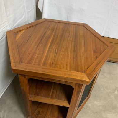 B21 Octagonal Table