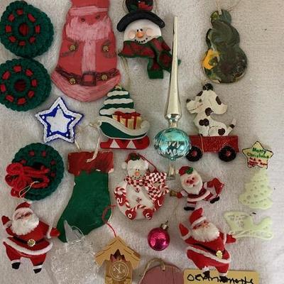 B85 Vintage Mr. + Mrs. Santa Ornaments