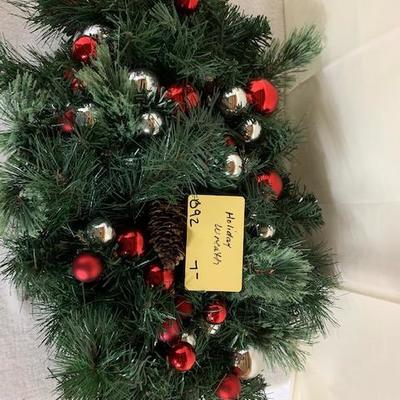 B92 Holiday Garland