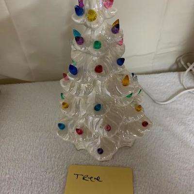 B106 Vintage Ceramic Christmas Tree