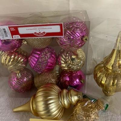 B115 Ornaments
