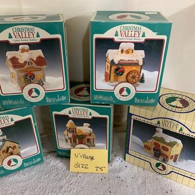 B123 Christmas Village