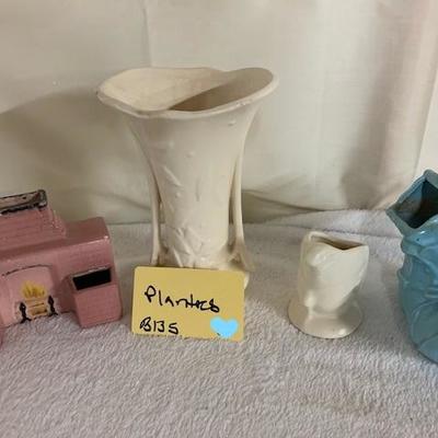 B135 Vintage Nelson McCoy Vase Blueshoe House