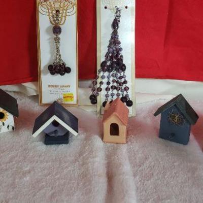 B193 Box of Bird Houses