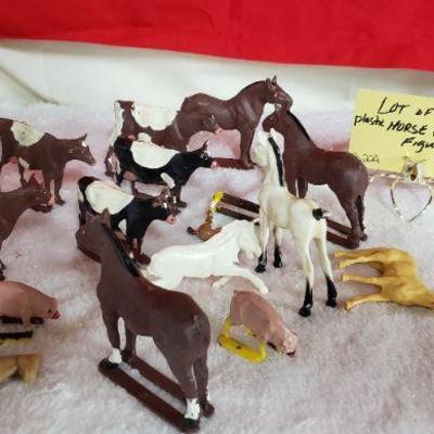B224 Plastic Horse and Cow Figurines
