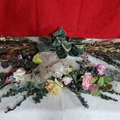 B253 Floral Swag