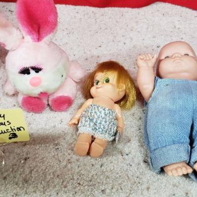 B305 Dolls and Toys
