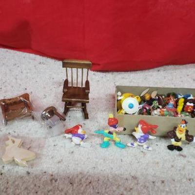 B328 Vintage Miniature Toys