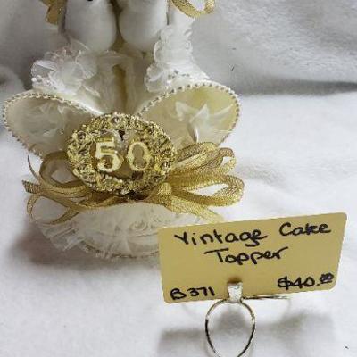B371 Vintage Cake Topper